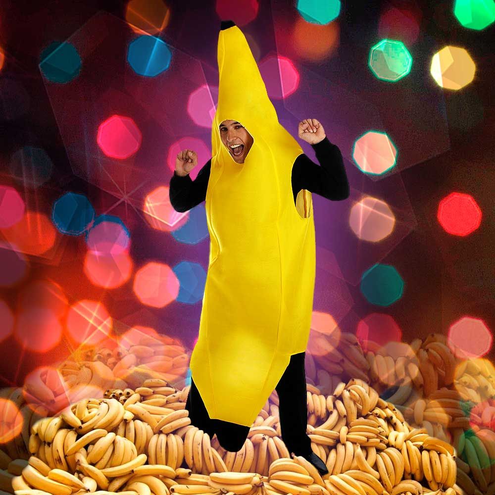 Человек в костюме банана
